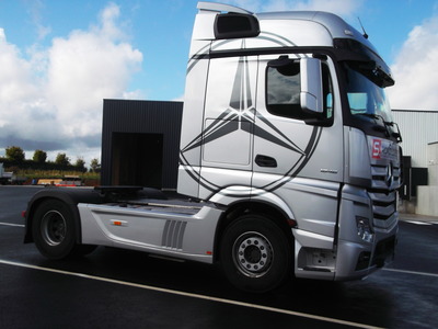 Décor lettrage sur tracteur