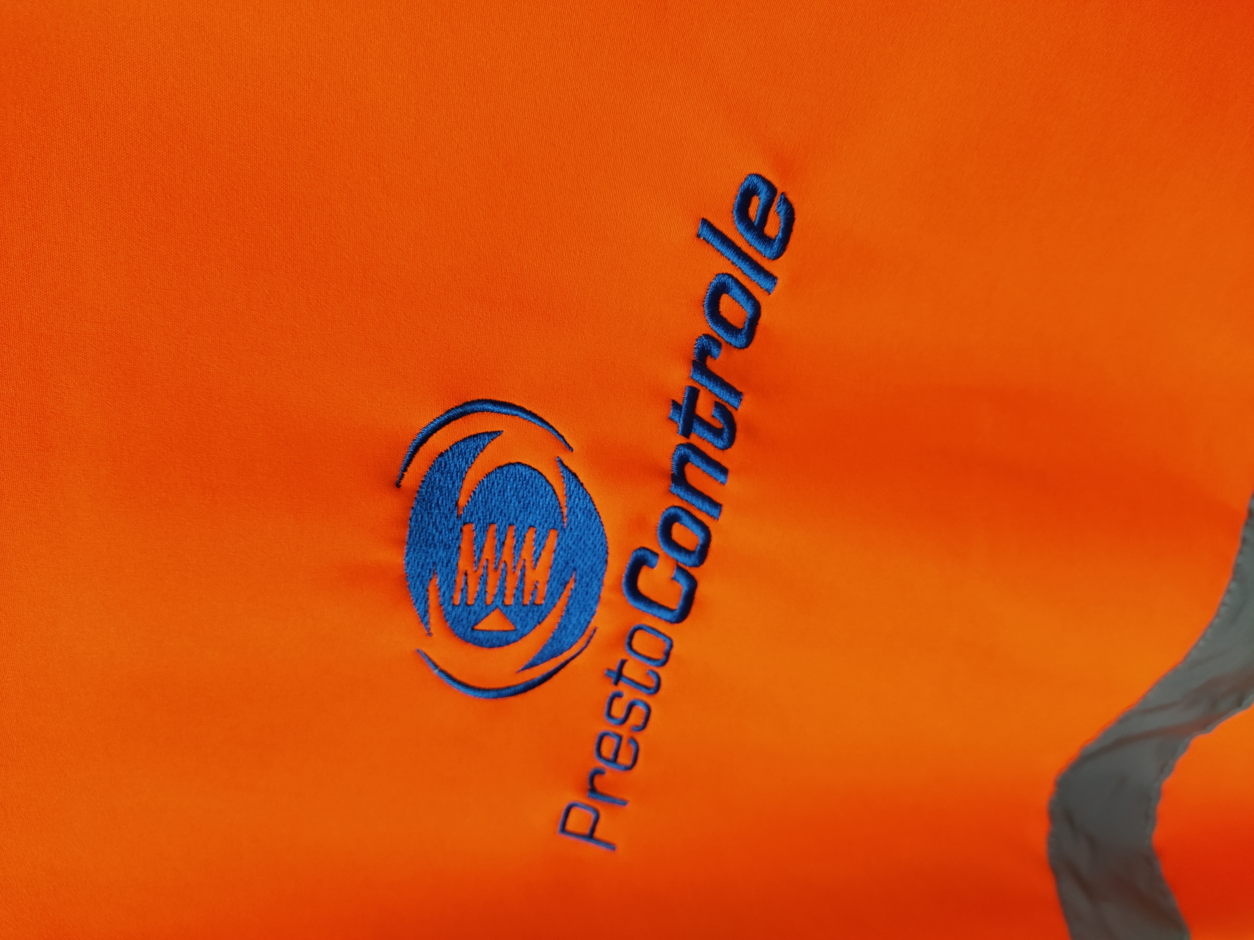 Broderie avec fil retard feu