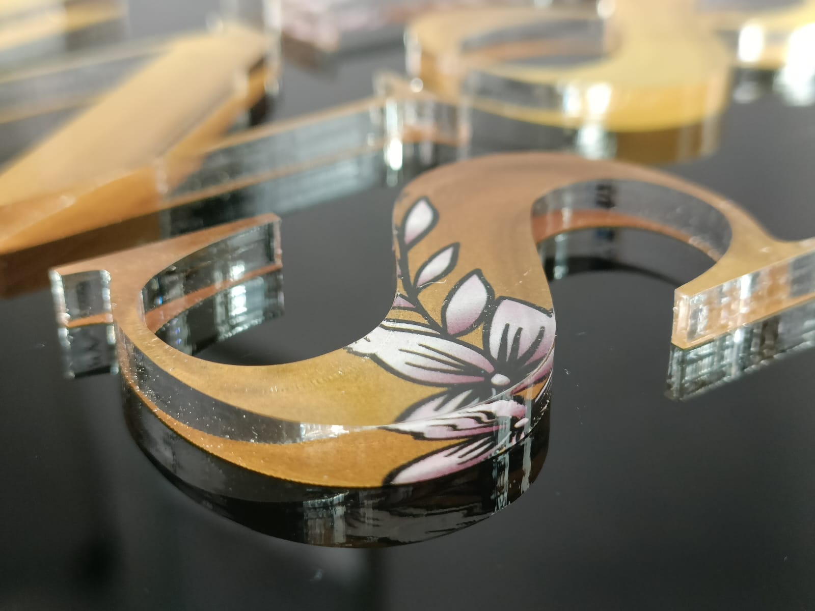Lettrage plexi découpé