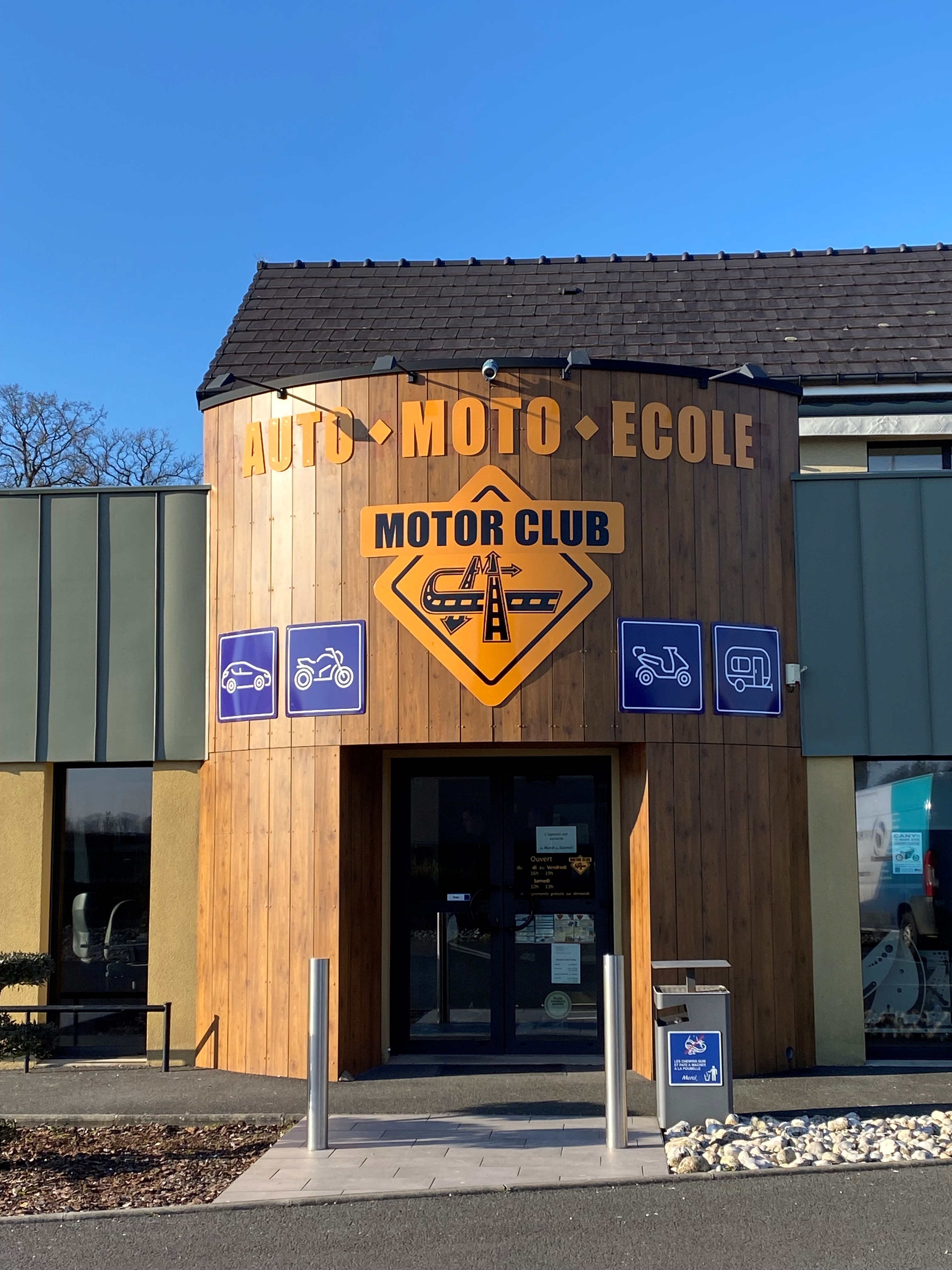 Lettrage découpé 